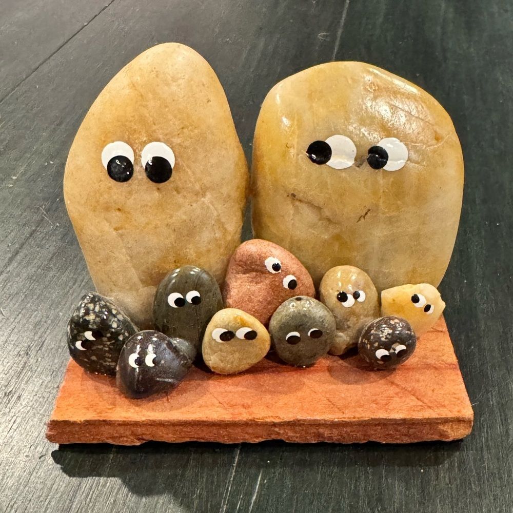 Vintage "Pebble People" collectible art piece, from the 1970s